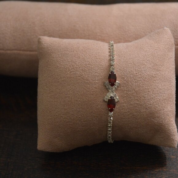 💎 NWOT Silver & Red Rhinestone Tennis Bracelet – Elegant Bling Jewelry, 7” 💎 - Picture 4 of 5